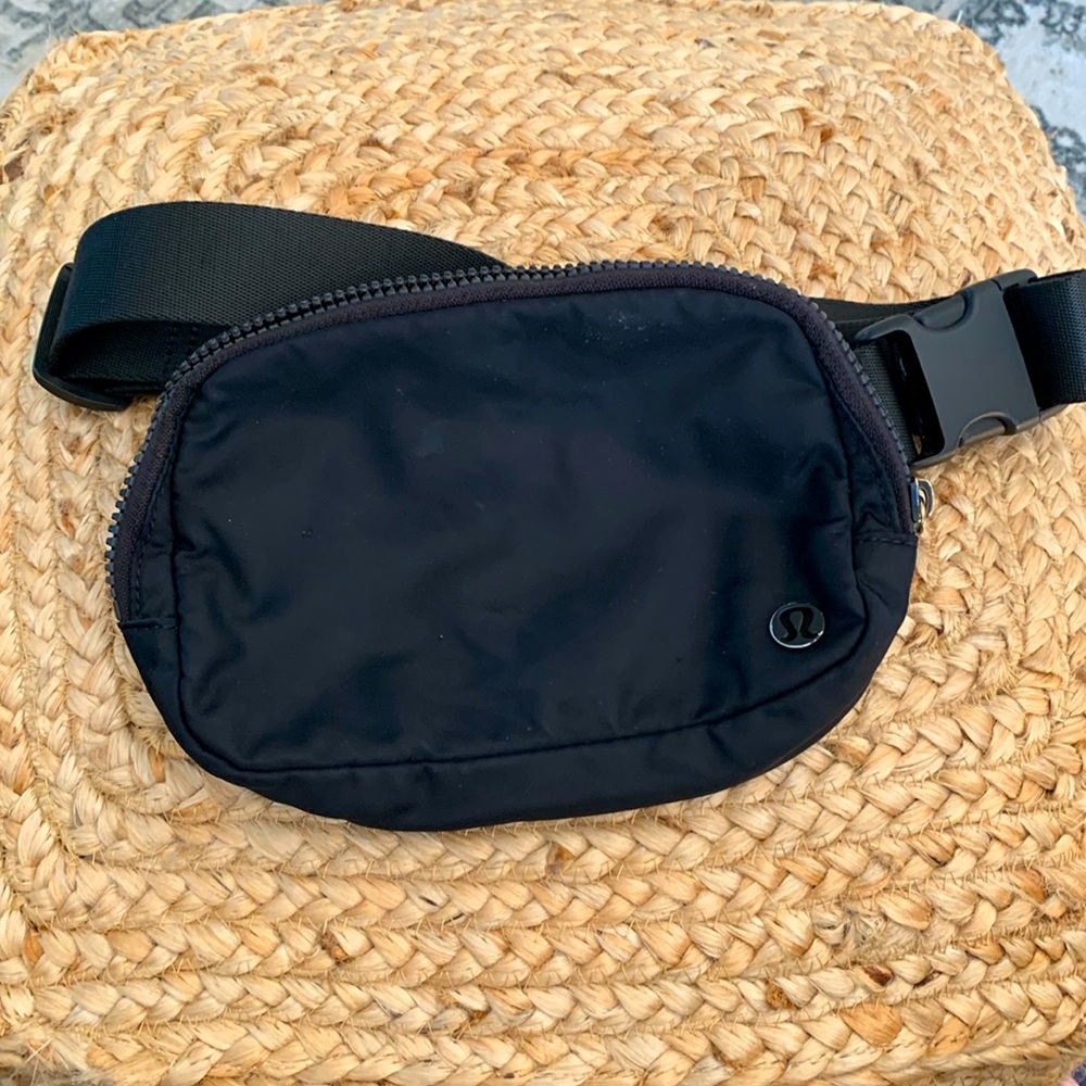 Lululemon belt bag